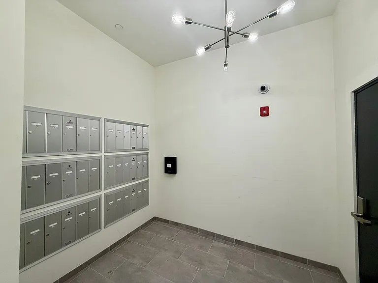 1138 Elm St — Photo 13