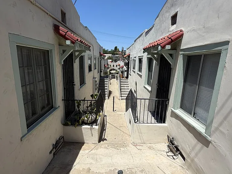 1512 N Glendale Blvd — Photo 12