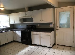 2308 Meadowbrook St, Pascagoula, MS 39567