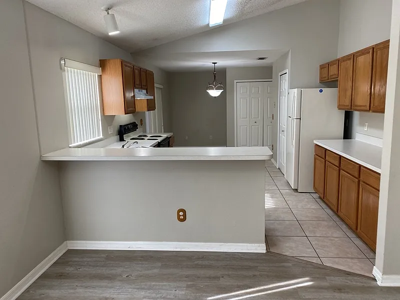 3 bed, 2.0 bath, 1600 sqft, $2,199 — Photo 4