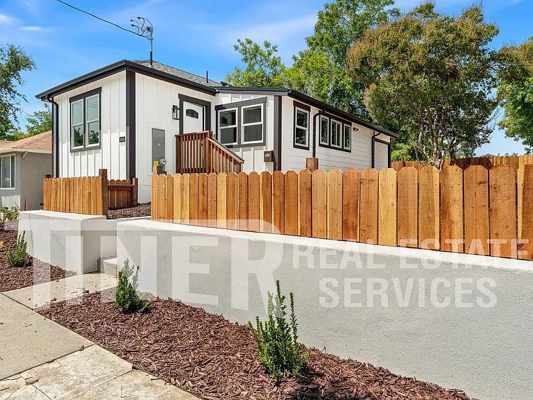 1006 Oakland Ave — Photo 6