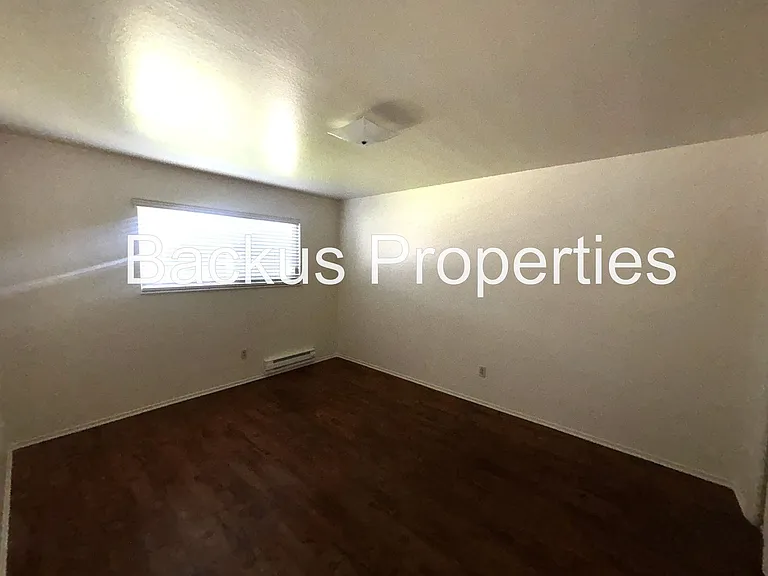 Iverson St 940 — Photo 12
