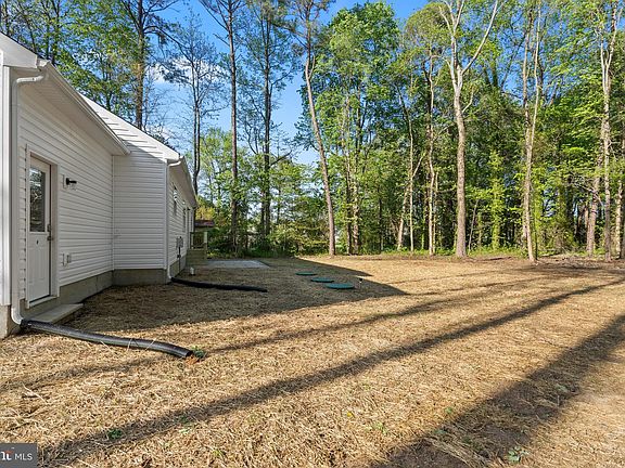 5th image of 326 Lake Anna Dr