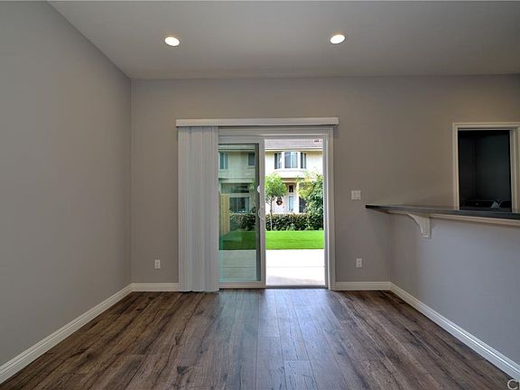 5th image of 2820 E Hillcrest Dr