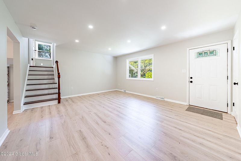 4th image of 24 Ichabod Lane