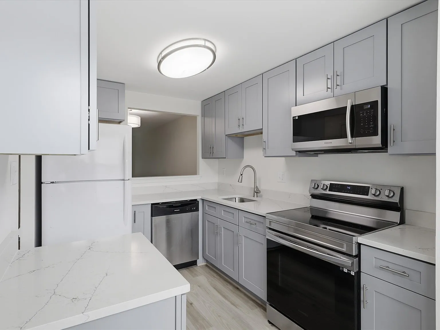 3 bed, 2.5 bath, 1638 sqft, $3,000 — Photo 2