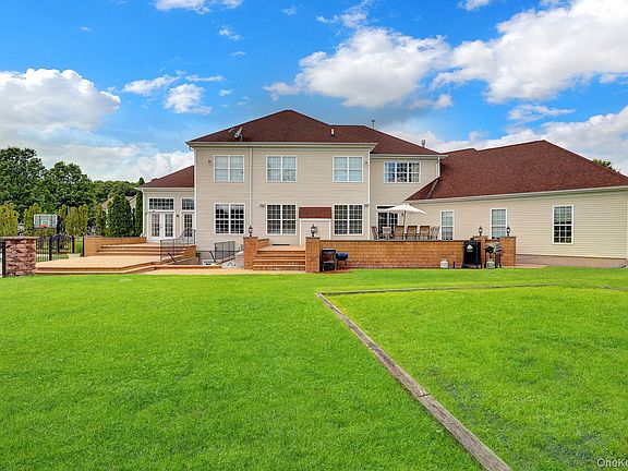 4th image of 7 Brookline Court