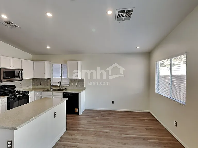 9395 Santa Fe Rose St — Photo 5