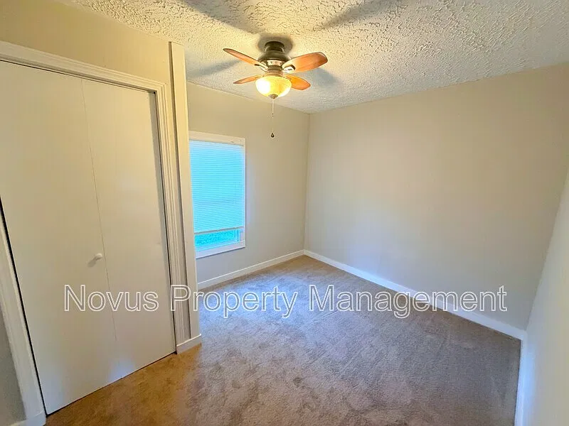 2 bed, 1.0 bath, $1,015 — Photo 2
