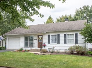 40 Ridge Ln, Geneva, IL 60134