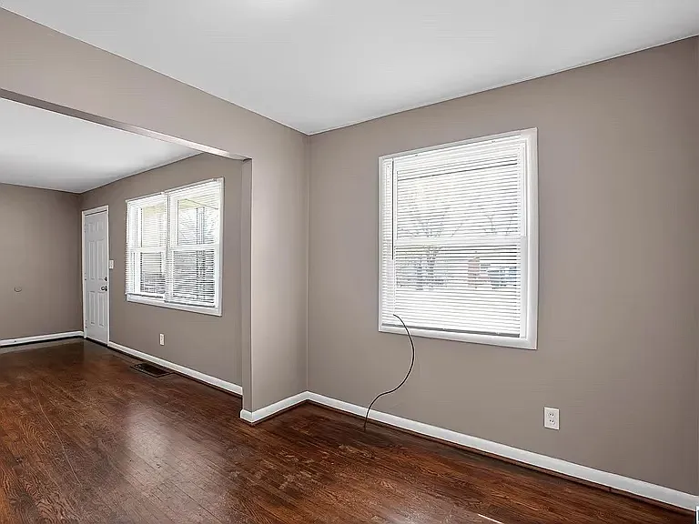 317 Westwood Dr — Photo 4