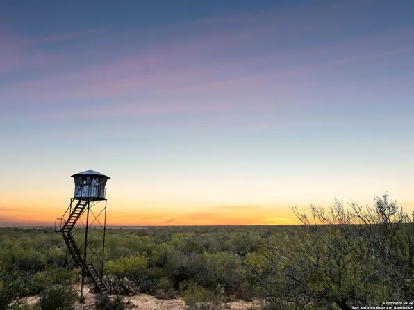 1512 Brown Rd, Asherton, TX 78827