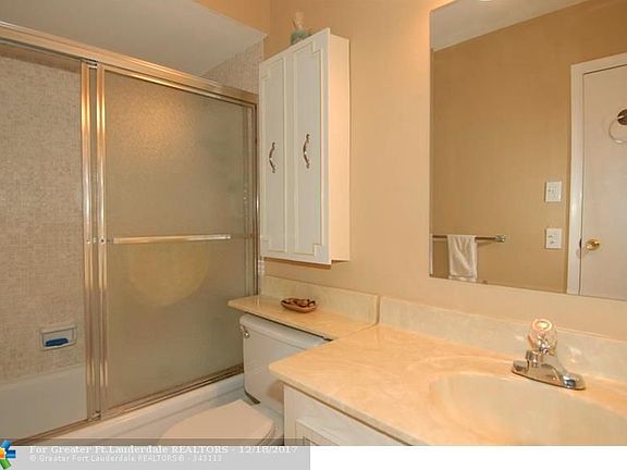 5th image of 4805 NW 35th St APT L404