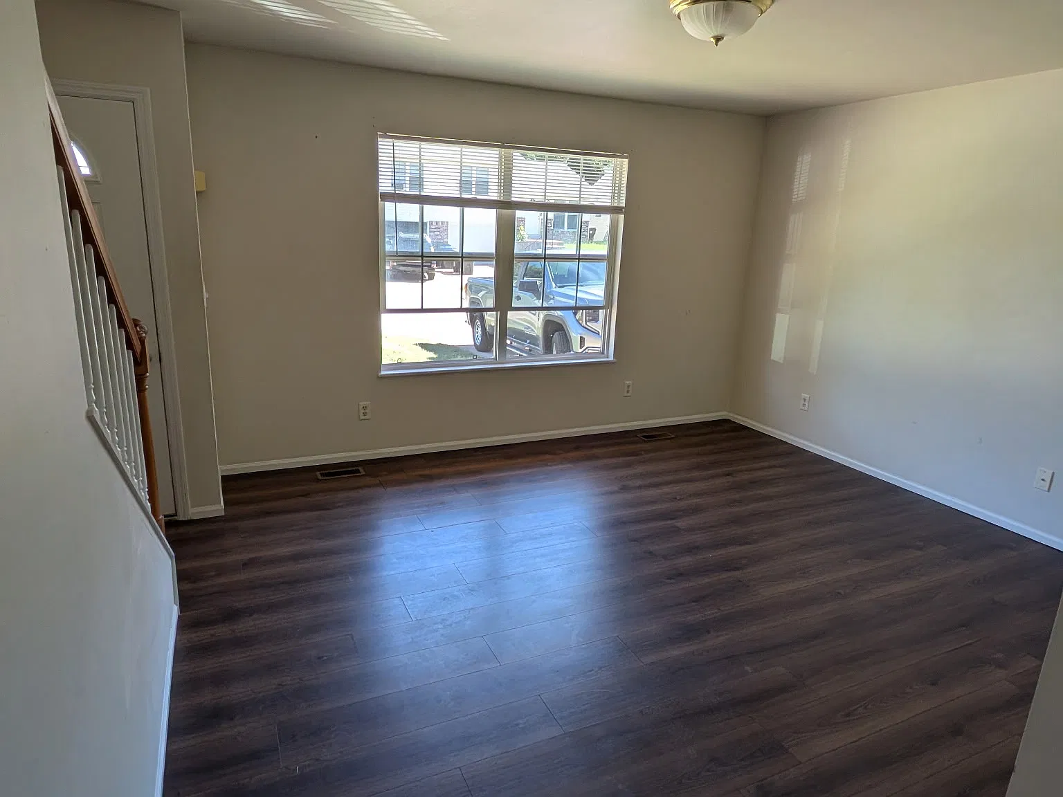 407 Omar Ct — Photo 2