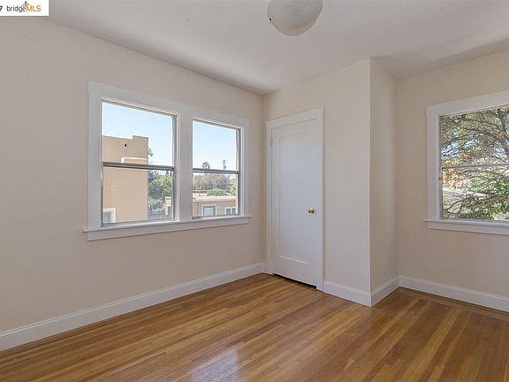 5th image of 2933 Millsbrae Ave
