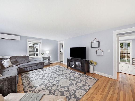 5th image of 18 Maple Avenue