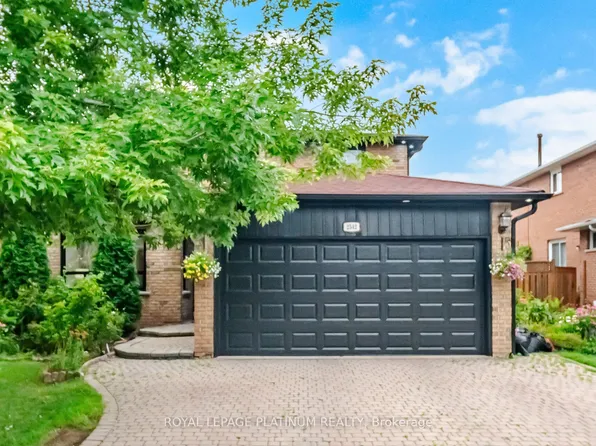 2542 Pollard Dr, Mississauga, ON L5C 3H1