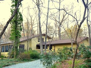 2411 Honeysuckle Rd, Chapel Hill, NC 27514