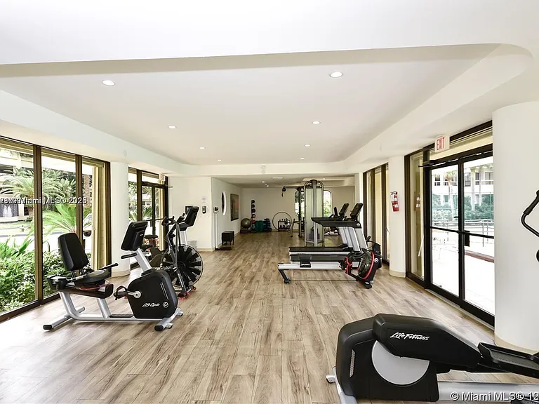 20191 E Country Club Dr #TS8 — Photo 25