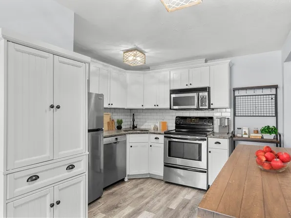 221 Minot St APT 1, Dorchester, MA 02124