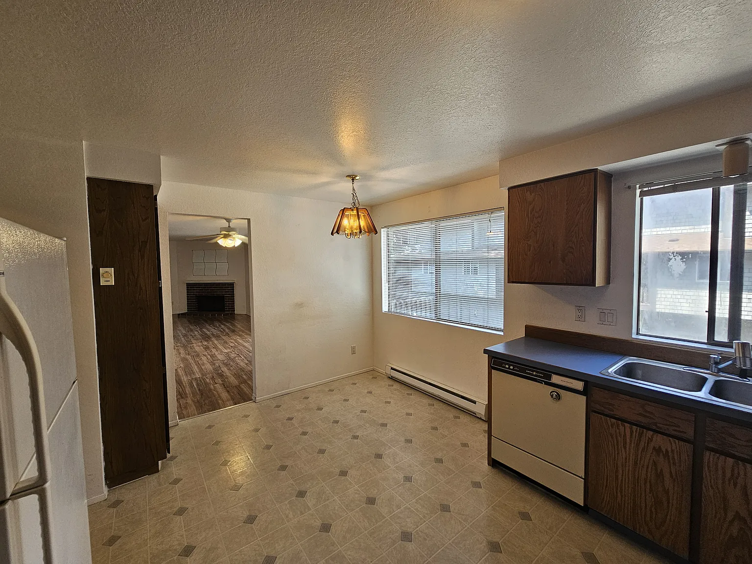 2 bed, 1116 sqft, $2,100 — Photo 4