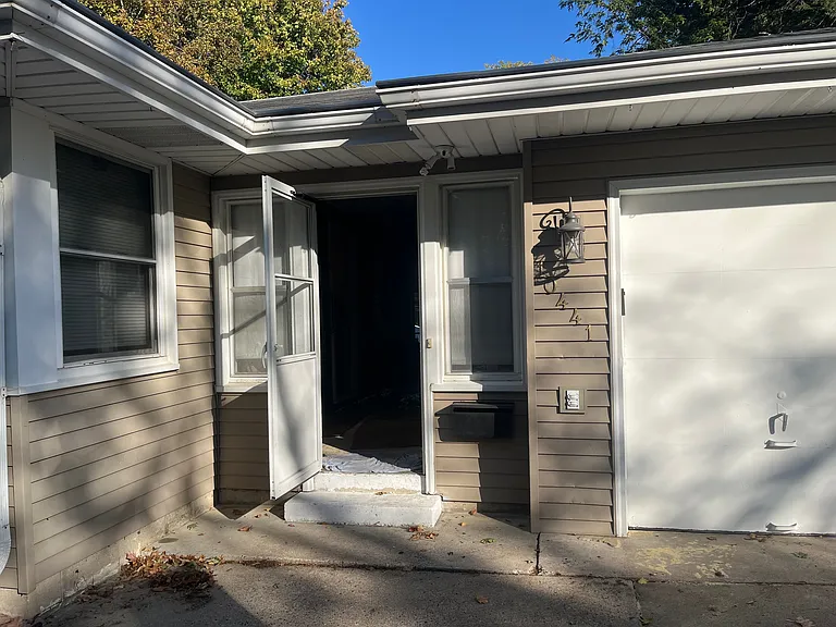 10441 York Ave S — Photo 2