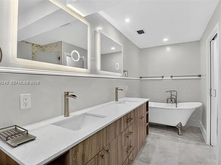 6090 SW 63rd Ave #0 — Photo 20
