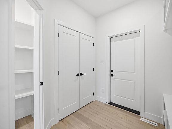 4th image of 68 Hemingway Cres