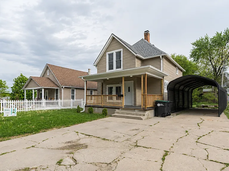 4131 Lake St — Photo 2