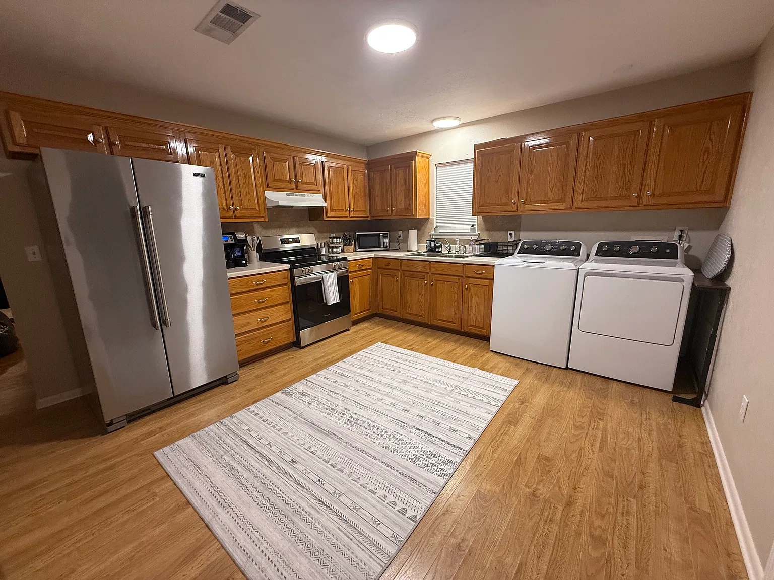 406 S Baker St — Photo 3