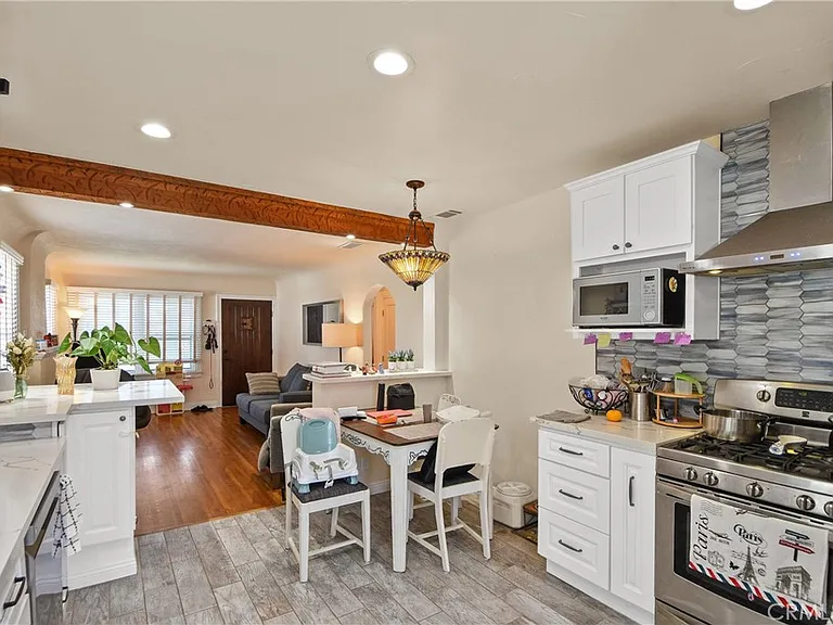 1466 W Santa Cruz St — Photo 5