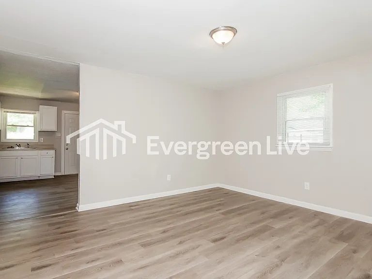 2031 Pine Dr — Photo 3