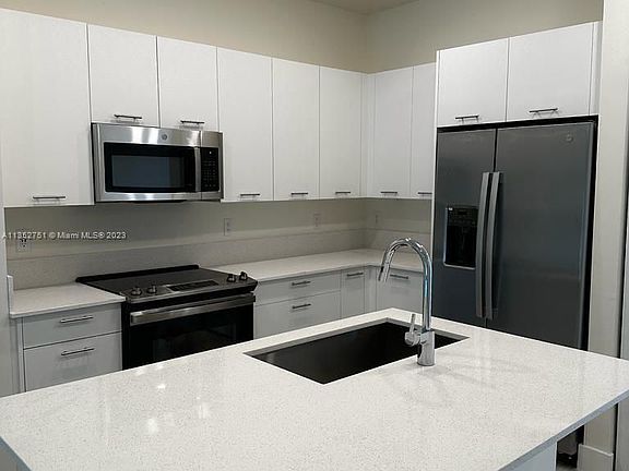 4th image of 8001 NW 41 St #105