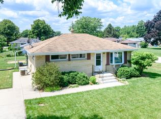 8961 S Chicago Rd, Oak Creek, WI 53154