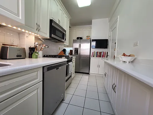 Rented by ONE Manhattan Real Estate | media 18