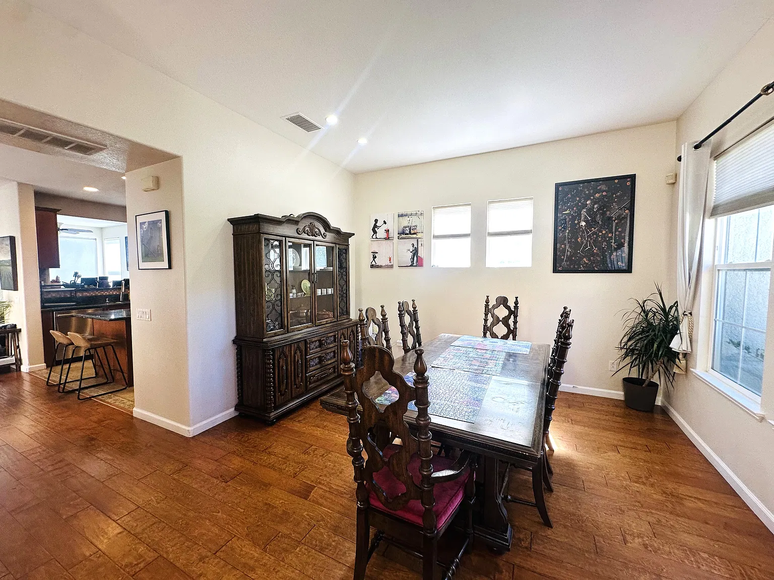 4 bed, 2100 sqft, $4,380 — Photo 3