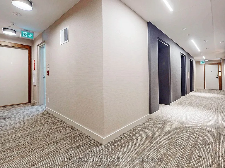 327 King St W #4105 — Photo 14