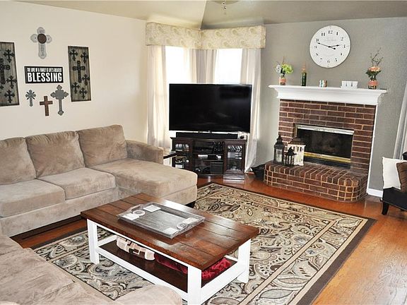 3rd image of 3106 Berkshire Ln