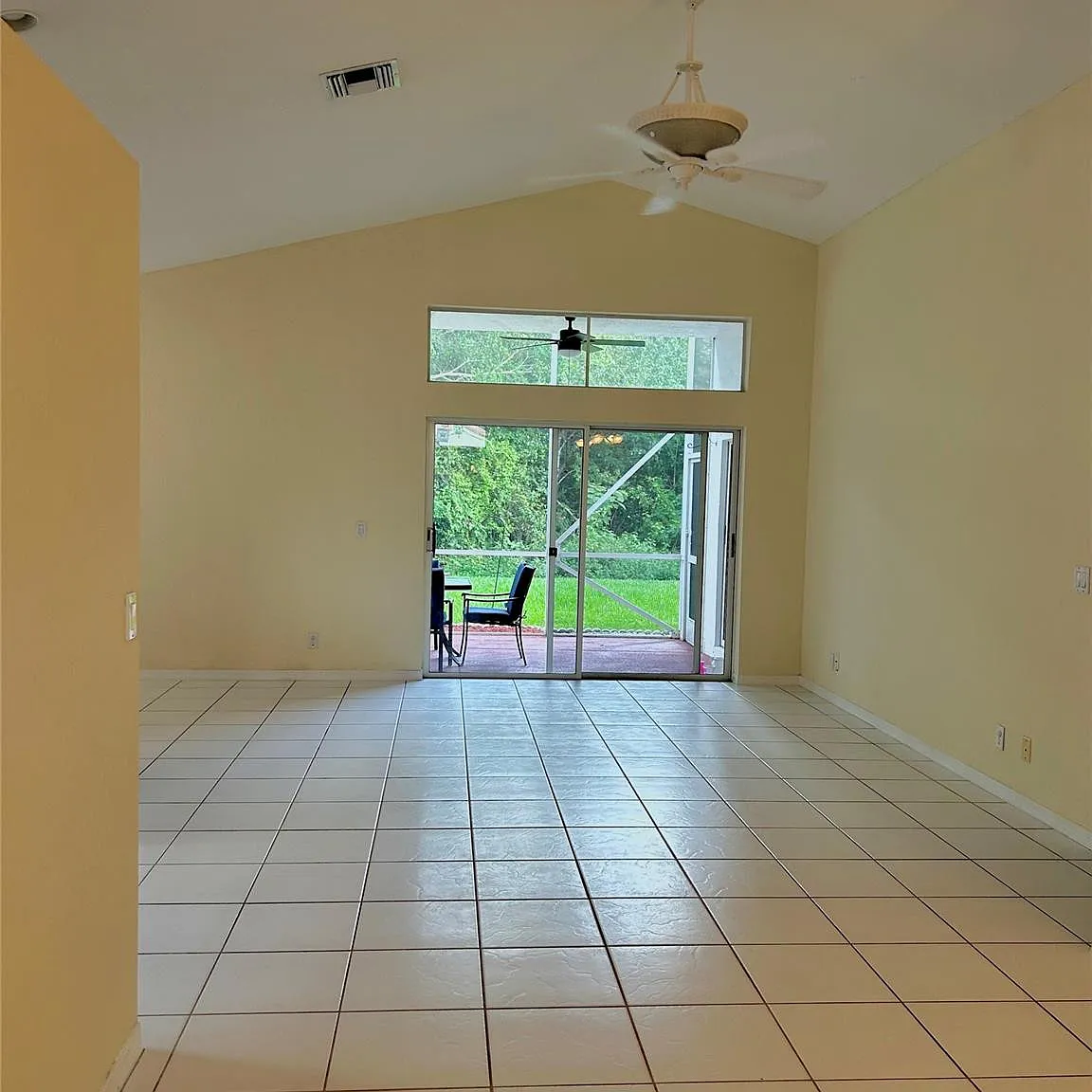 3 bed, 2.0 bath, 1921 sqft, $3,600 — Photo 4