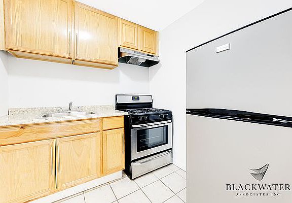 5th image of 5 E 124th St APT 2