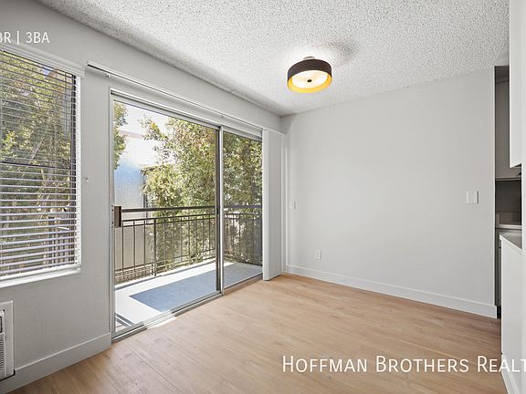 3rd image of 1356 S Carmelina Ave #211
