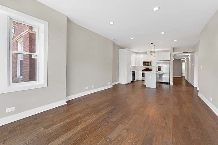1st image of 4918 N Rockwell St #2