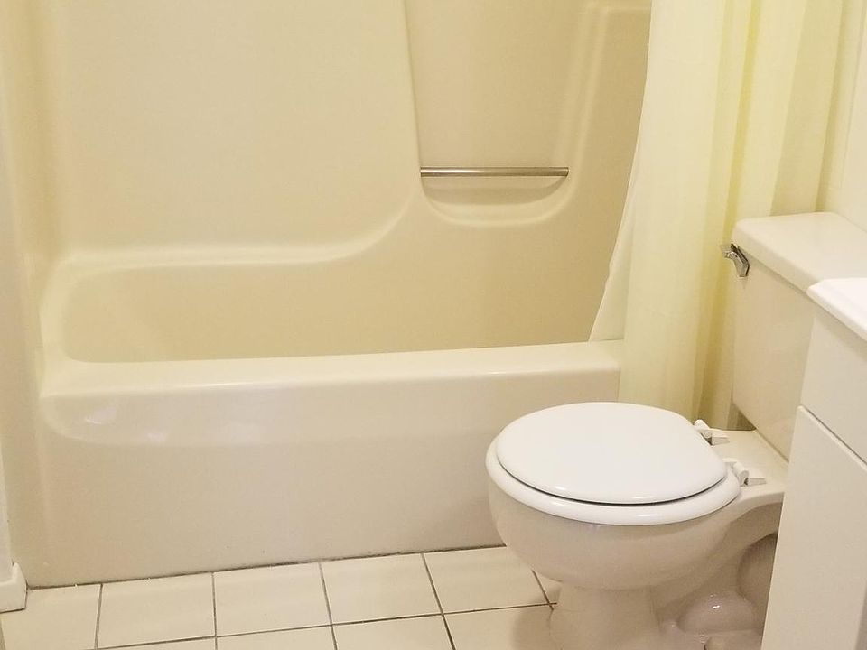 2nd image of 391-5 Long Beach Blvd #2