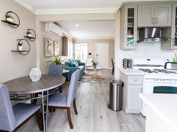5th image of 210 W Elk Ave #6