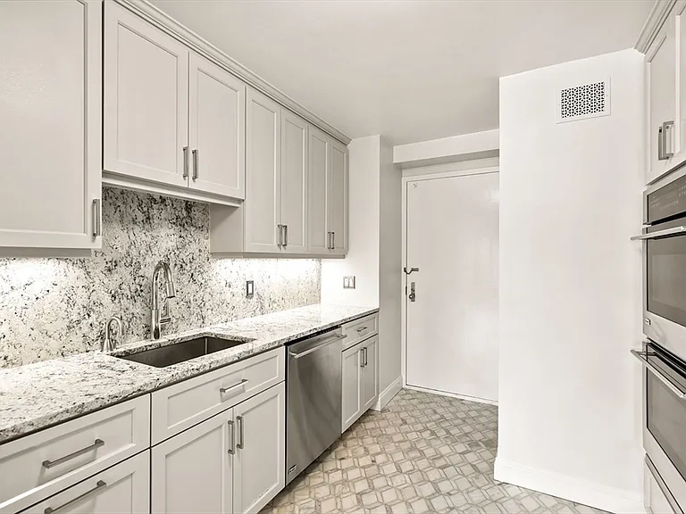 19 Chauncy St #4B — Photo 6