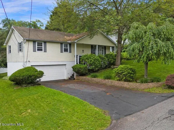 206 Florence Dr, Clarks Summit, PA 18411