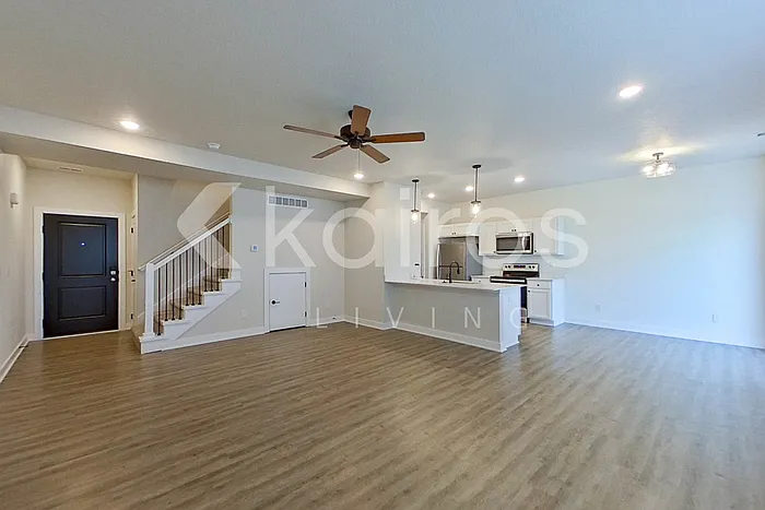 3 bed, 2.5 bath, 1570 sqft, $1,975 — Photo 3