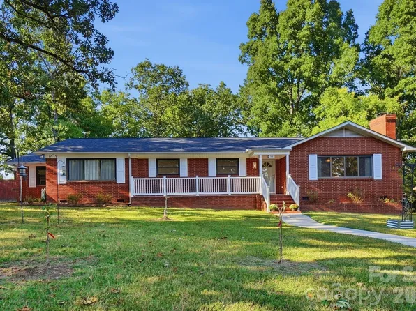 140 Piedmont Dr, Kannapolis, NC 28081