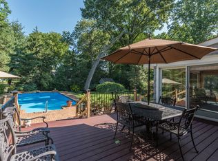 11 Townsend Rd, Glen Cove, NY 11542