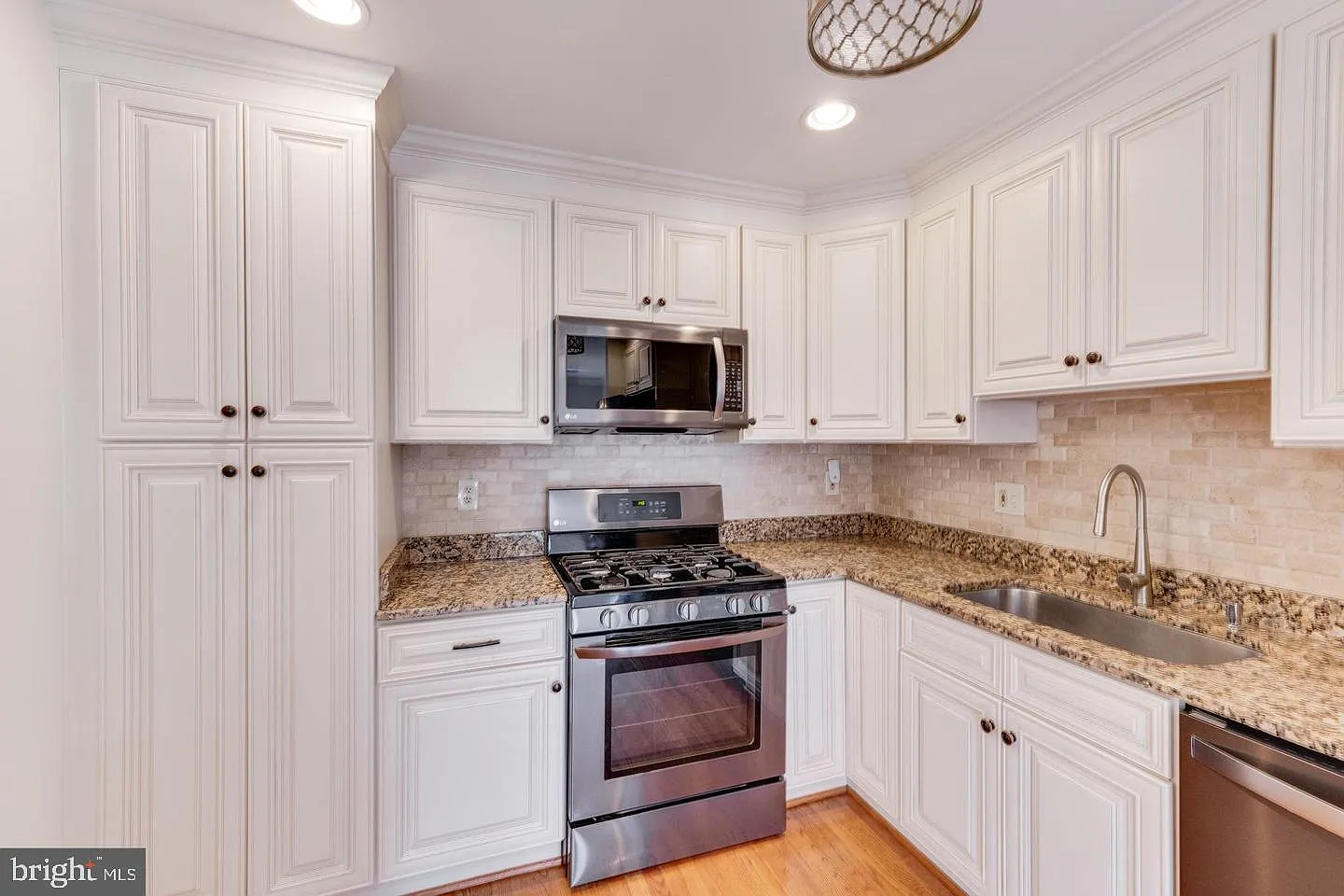 4 bed, 2.5 bath, 1478 sqft, $3,200 — Photo 4